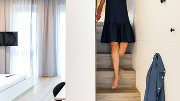 Zimmersafe, Schreibtisch, laptopgeeigneter Arbeitsplatz