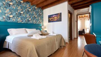 2 camere, una scrivania, ferro/asse da stiro, culla da viaggio