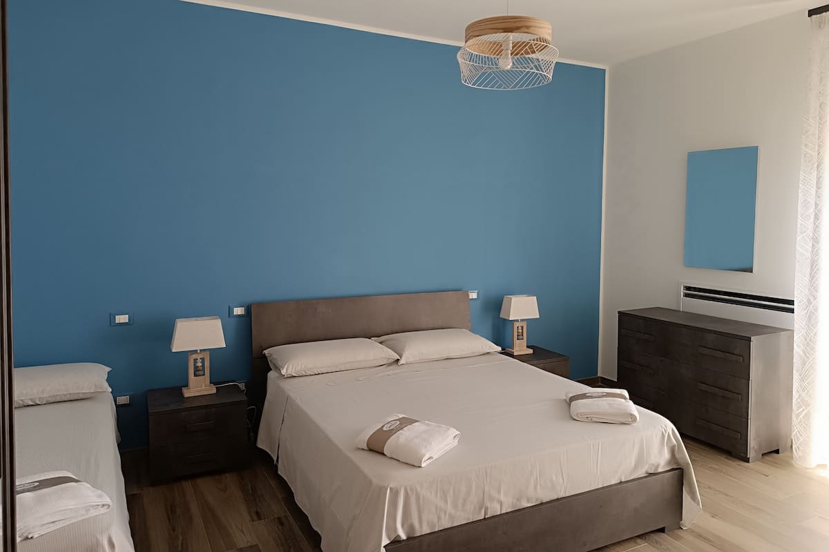 Habitación familiar, baño privado | 1 habitación, muebles diferentes, insonorización y cuna de viaje