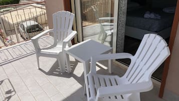 Deluxe-Zimmer, mit Bad | Terrasse/Patio