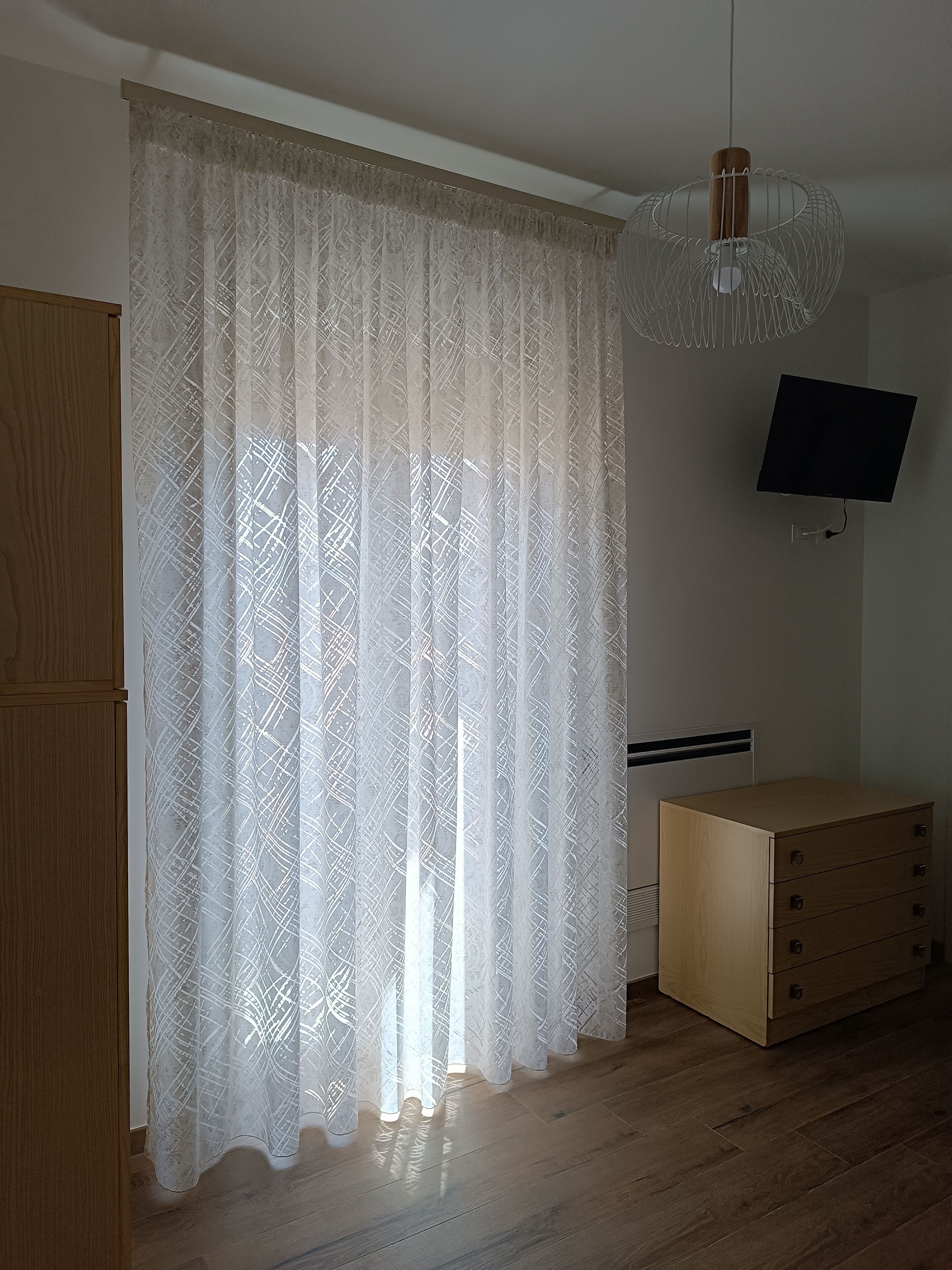 1 habitación, muebles diferentes y sistema de insonorización 