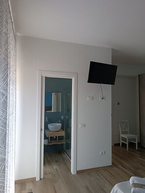 Familiekamer, privébadkamer | 1 slaapkamer, individueel gemeubileerd, geluiddichte muren, reisbedje