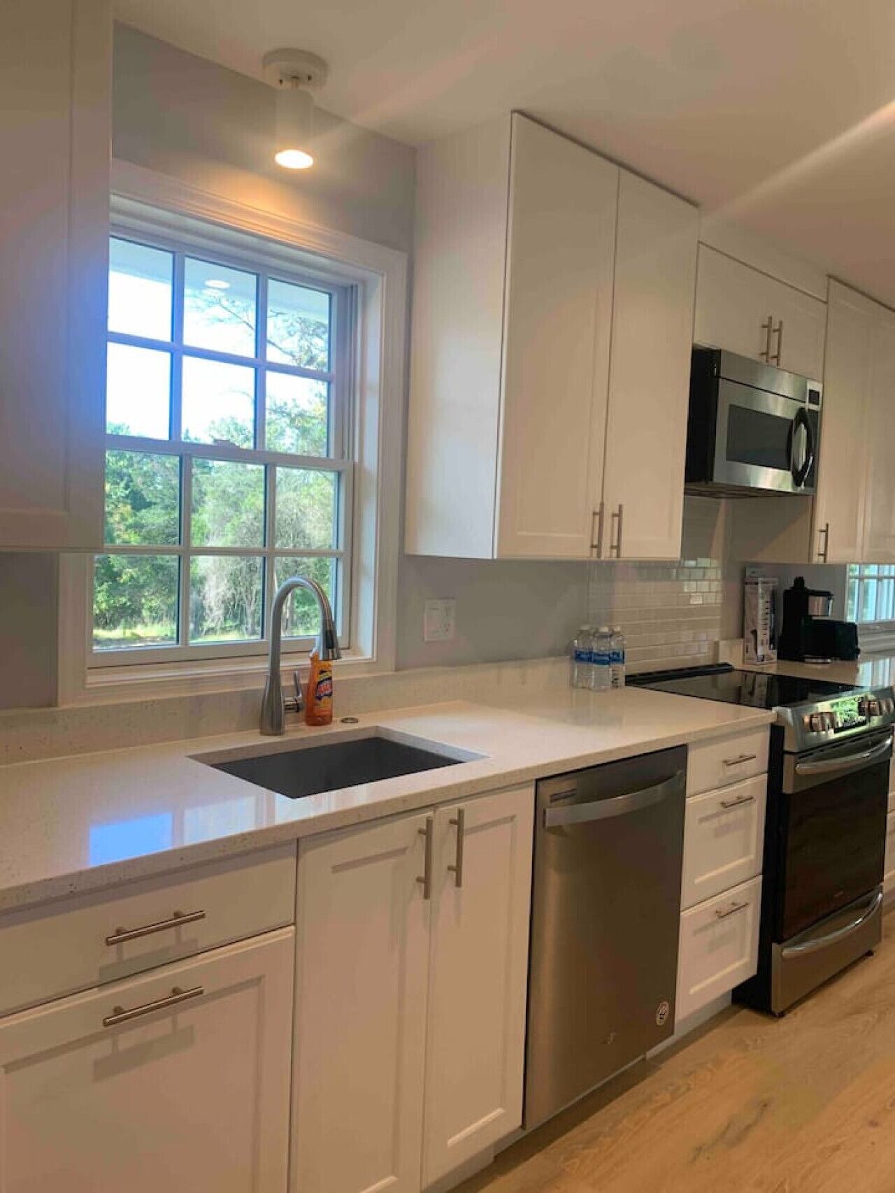 Fridge, cookware/dishes/utensils