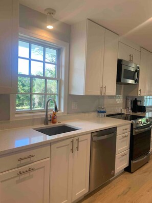 Fridge, cookware/dishes/utensils