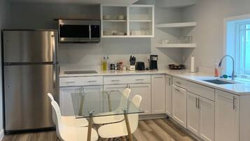 Fridge, cookware/dishes/utensils