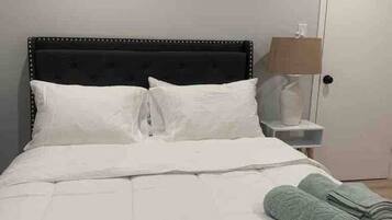 6 habitaciones, escritorio, tabla de planchar con plancha y wifi