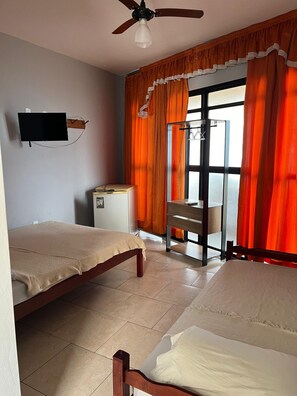 Comfort Triple Room | Free WiFi, bed sheets - Hotel Art Final (Marataizes)