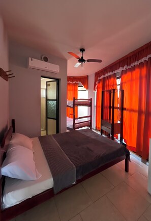 Comfort Quadruple Room | Free WiFi, bed sheets - Hotel Art Final (Marataizes)