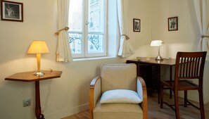 Interior - Charming Elegant Warm 1B Flat, 592 Ft, Montmartre (Paris)