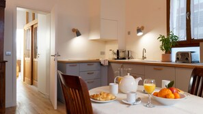 Dining - Charming Elegant Warm 1B Flat, 592 Ft, Montmartre (Paris)