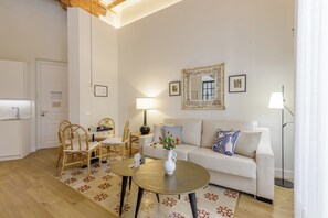 Una televisión de pantalla plana