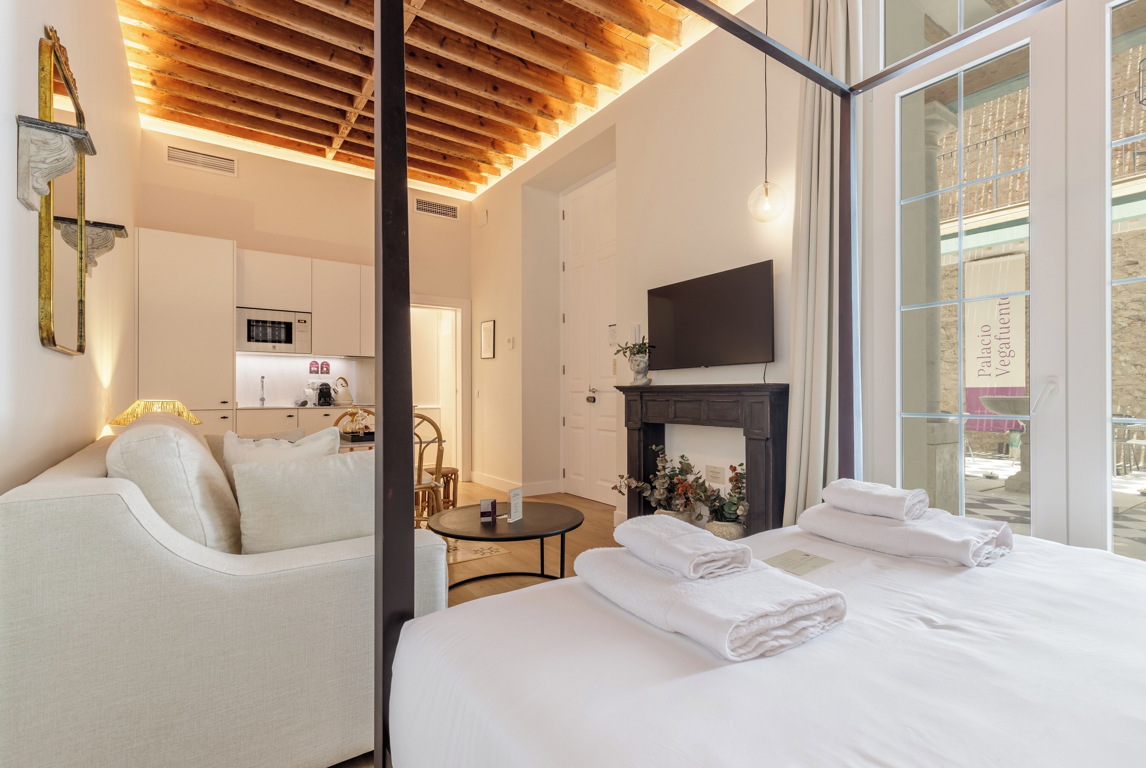 Studio Élite | Chambres insonorisées, fer et planche à repasser, Wi-Fi gratuit