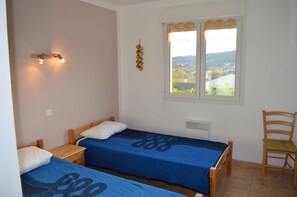 2 habitaciones, tabla de planchar con plancha y wifi gratis 