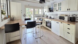 Kaffetrakter/tekoker, kjøleskap, mikrobølgeovn og ovn