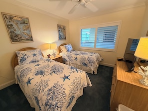 2 bedrooms, desk, iron/ironing board, WiFi
