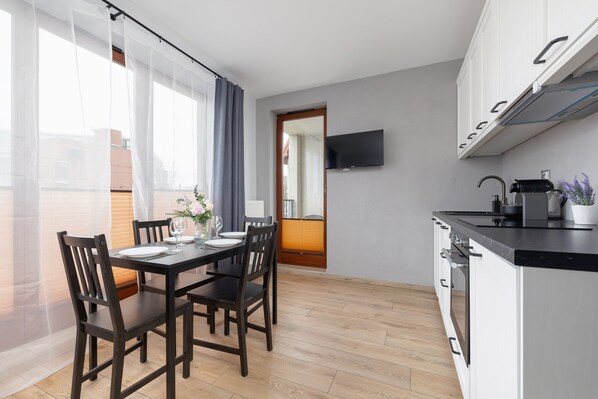 Apartamento, 1 quarto, sacada | Sala de jantar