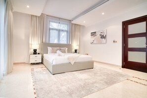 6 bedrooms, iron/ironing board, free WiFi, bed sheets