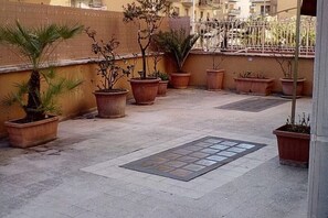 Property grounds - Oreglia house (Roma)