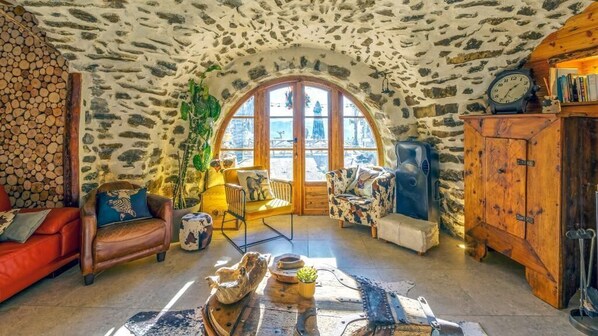 Fireplace - LE Refuge DES Toupins Quand le Confort et L'originalité Rencontrent L'élégance (Prunières)