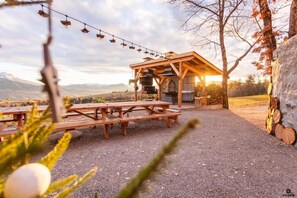 Outdoor dining - LE Refuge DES Toupins Quand le Confort et L'originalité Rencontrent L'élégance (Prunières)