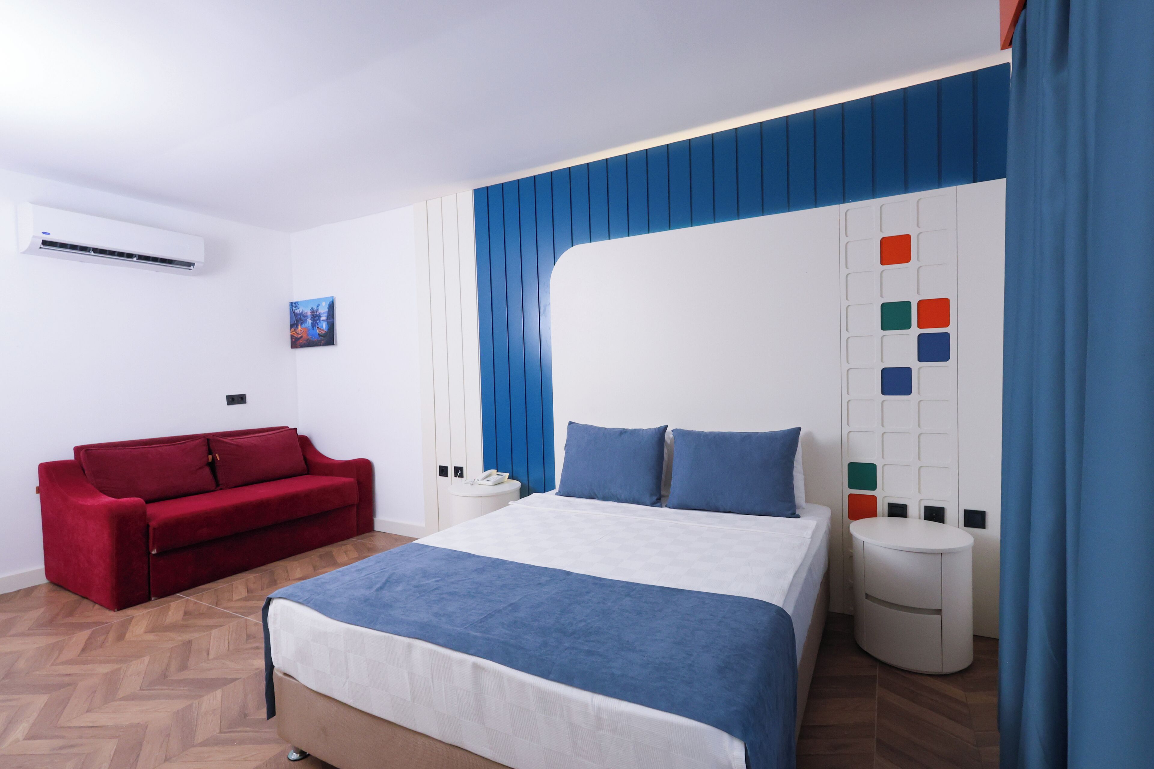 Family Room | Minibar, soundproofing, free WiFi, bed sheets