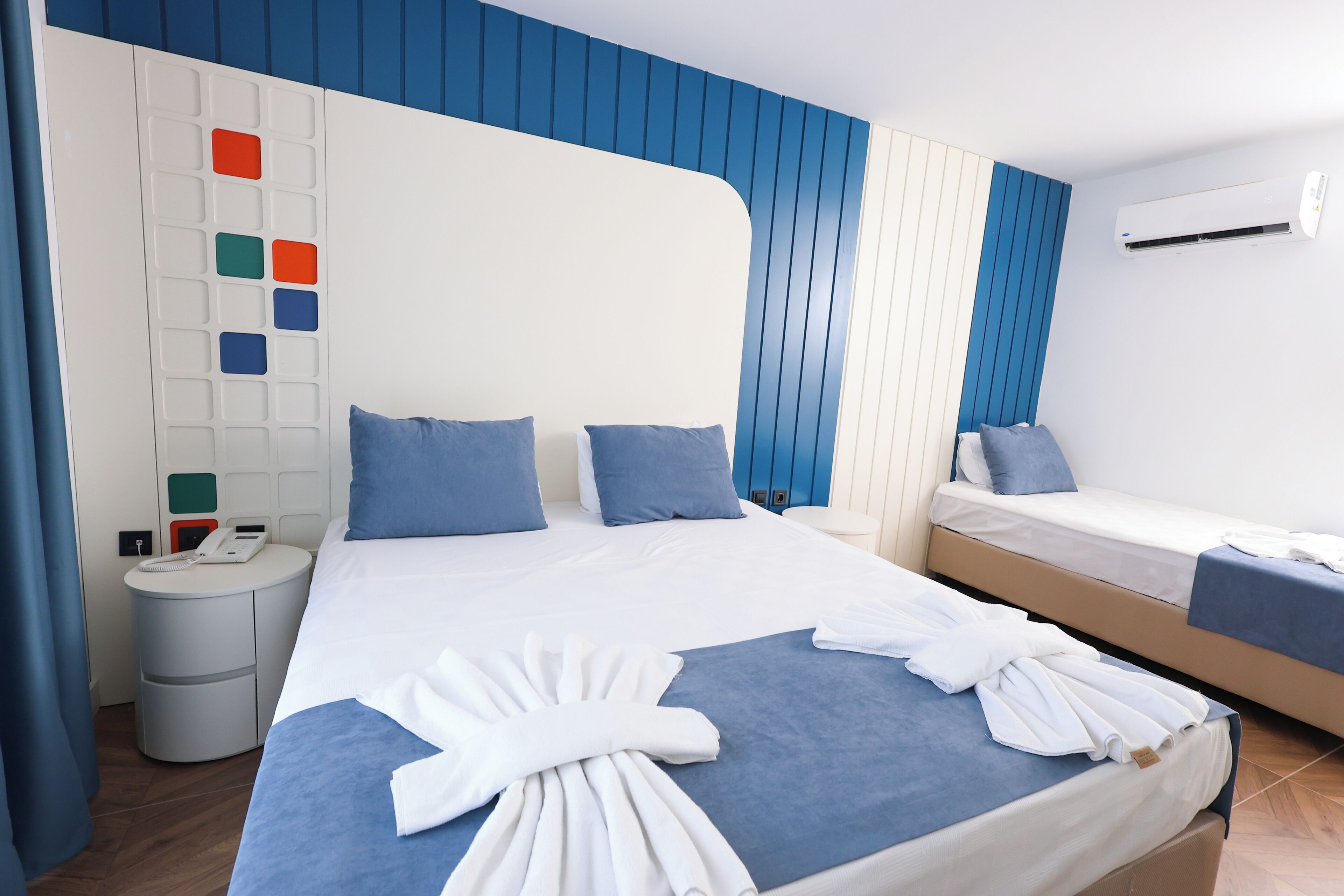 Family Room | Minibar, soundproofing, free WiFi, bed sheets