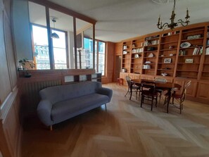 Fireplace, offices - Beautiful flat near the Louvre (PARIS 01)