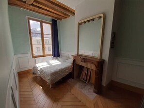 3 bedrooms, desk, free WiFi, bed sheets - Beautiful flat near the Louvre (PARIS 01)