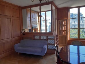 Fireplace, offices - Beautiful flat near the Louvre (PARIS 01)