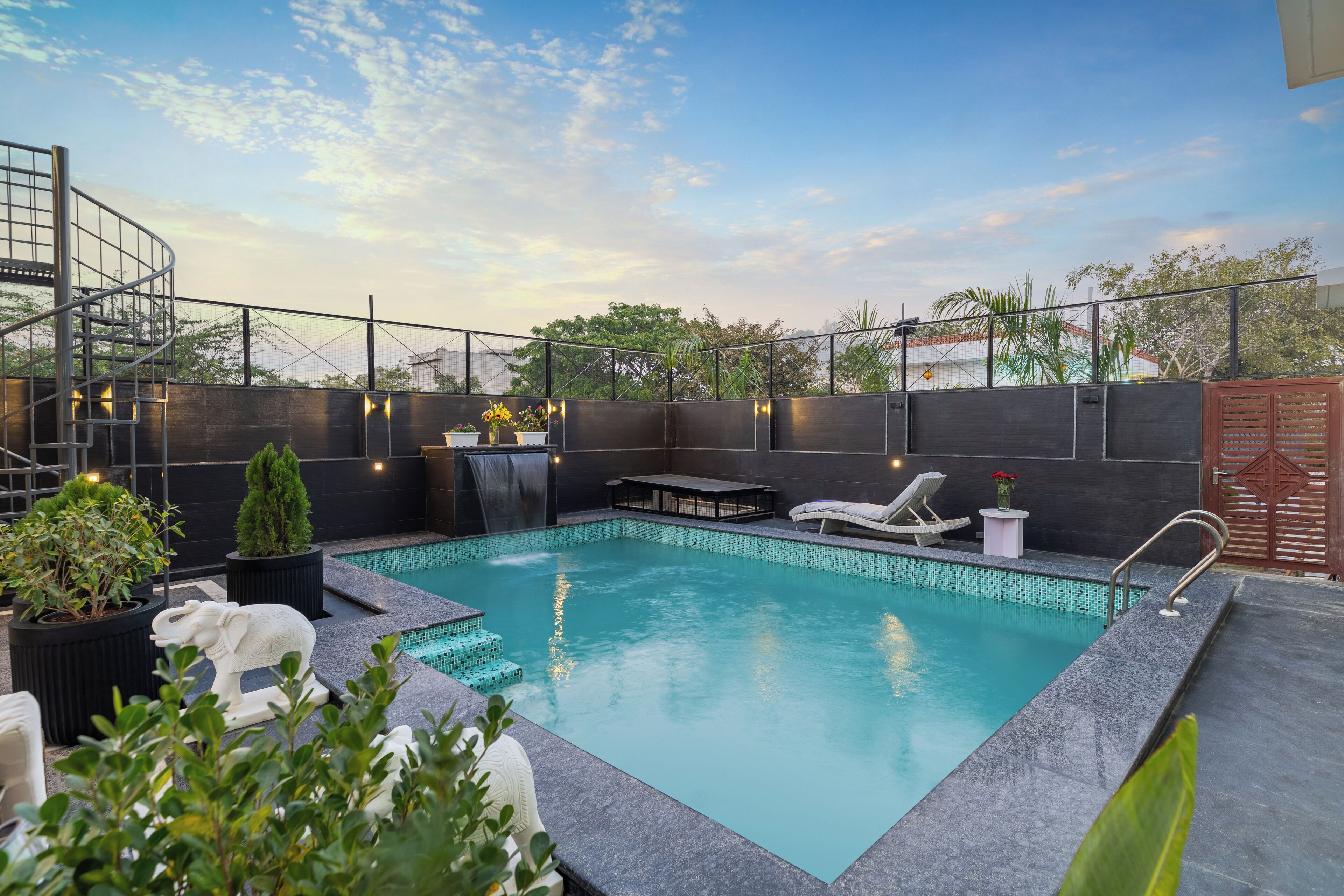 Hồ bơi ngoài trời 