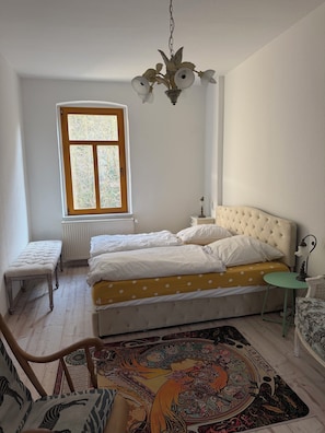 3 habitaciones, escritorio, wifi gratis y ropa de cama 