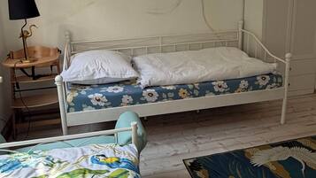3 bedrooms, desk, free WiFi, bed sheets