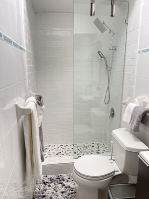 Shower, hair dryer, towels, soap - Bahamas Beach Bliss: Pool, Yard & Paradise Awaits! (Nassau)