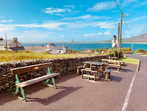 Outdoor dining - Ventry Farm - Shamrock Cottage (Ventry)