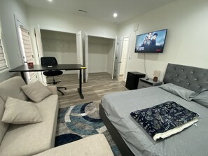 1 bedroom, iron/ironing board, WiFi - Comfortable Place to Relax (Charlotte)