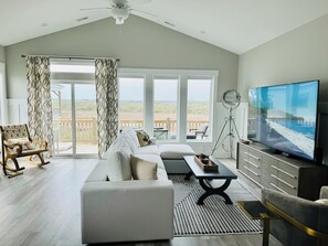 Smart TV, DVD player, computer monitors, printers - Elegant Beach rental for casual enjoyment. (Surf City)
