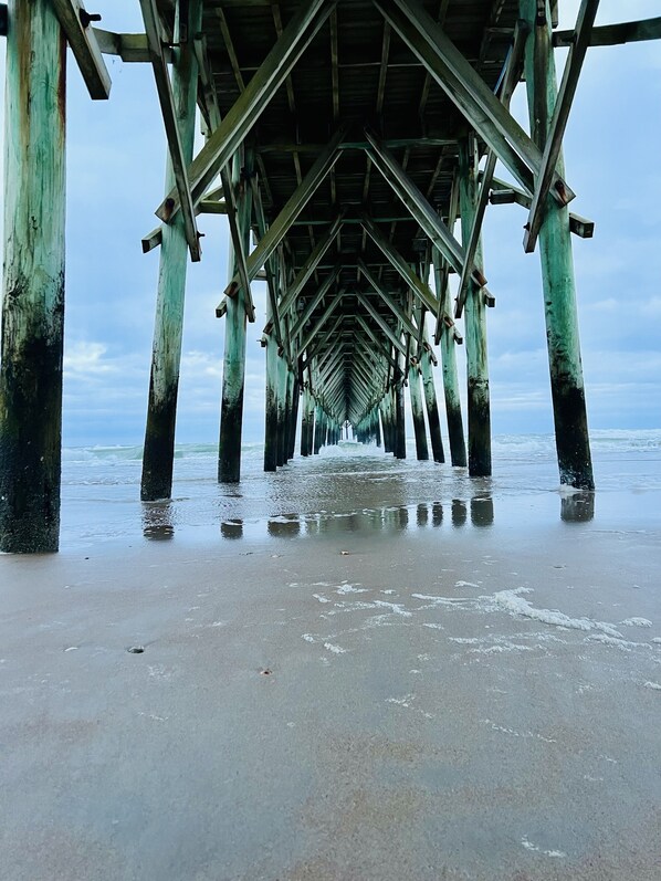 Sun-loungers, beach towels - Elegant Beach rental for casual enjoyment. (Surf City)