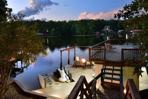 Lakefront Retreat on Lake Tillery – Cozy family Getaway with Dock & Scenic Views