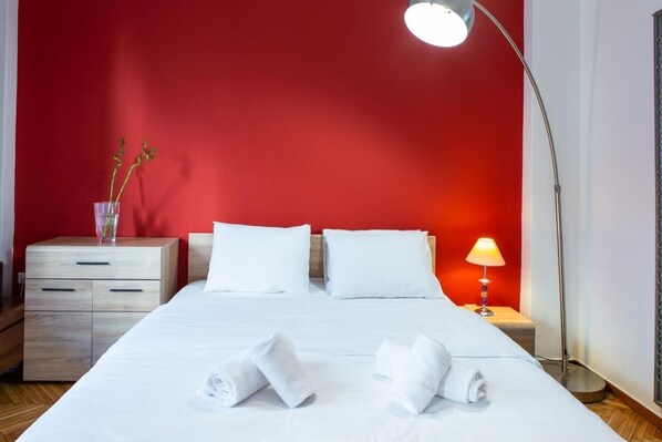 3 bedrooms, iron/ironing board, WiFi, bed sheets - Sleep in Style, Wake up in the Center of it All! (Thessaloniki)