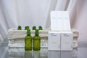 Shower, hair dryer, towels, soap - Sleep in Style, Wake up in the Center of it All! (Thessaloniki)