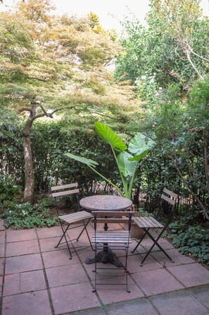 Outdoor dining - The Forum Apartment (Roma)