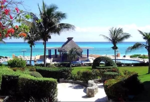 Pool - Oceanfront Oasis 3-Bedroom Oceanfront Condo at Xaman Ha, Playa del Carmen (Playa del Carmen)