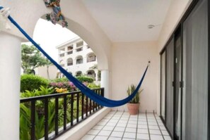 Property grounds - Oceanfront Oasis 3-Bedroom Oceanfront Condo at Xaman Ha, Playa del Carmen (Playa del Carmen)