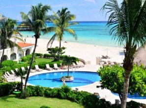 Pool - Oceanfront Oasis 3-Bedroom Oceanfront Condo at Xaman Ha, Playa del Carmen (Playa del Carmen)