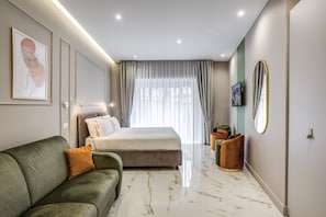 Firemannsrom – classic | Minibar, safe på rommet, skrivebord og blendingsgardiner