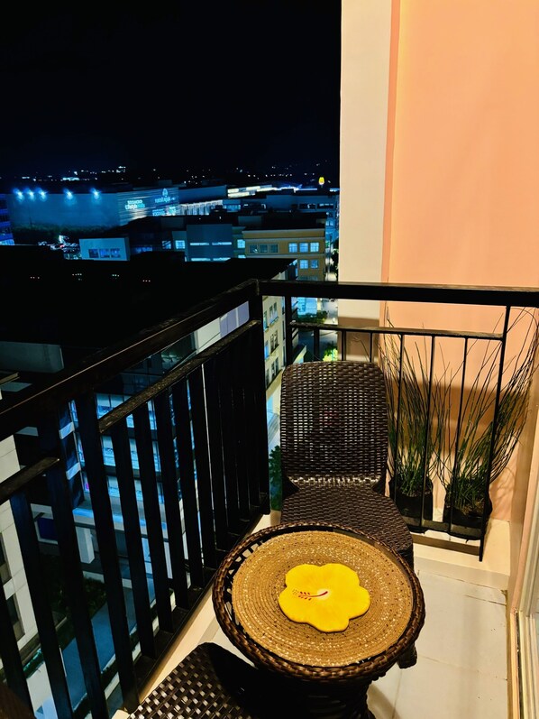 Executive-Apartment, 1 Queen-Bett, Nichtraucher, Stadtblick | Balkon