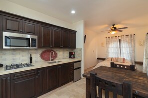 Fridge, microwave, oven, stovetop - Stunning 3-bedroom home in the town of Loreto. (Loreto)