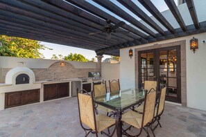 Outdoor dining - Stunning 3-bedroom home in the town of Loreto. (Loreto)