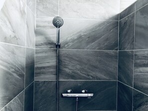 Family Room | In-room safe, desk, blackout drapes, free WiFi - Végvári Hotel Eger (Eger)
