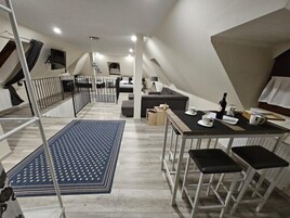Luxury Studio Suite | In-room safe, desk, blackout drapes, free WiFi